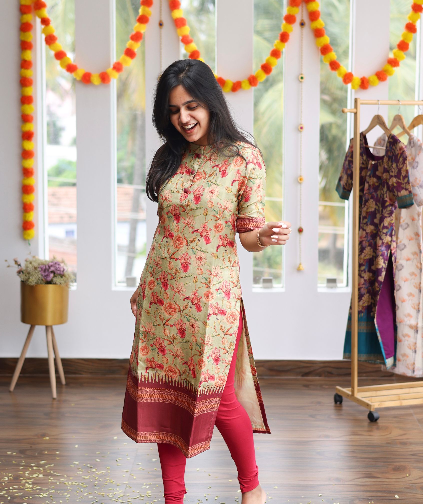 Festive Floral Cotton Kurta Set made of Golden Print