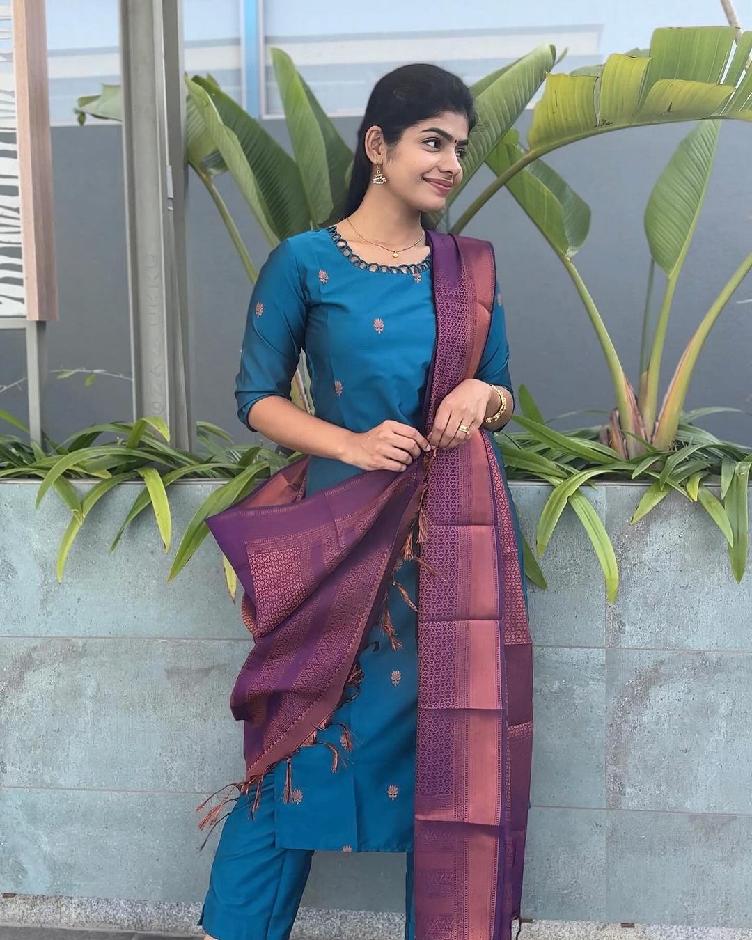 Classic Indian Jacquard Kurta Set for Special Occasions - Peacock Blue