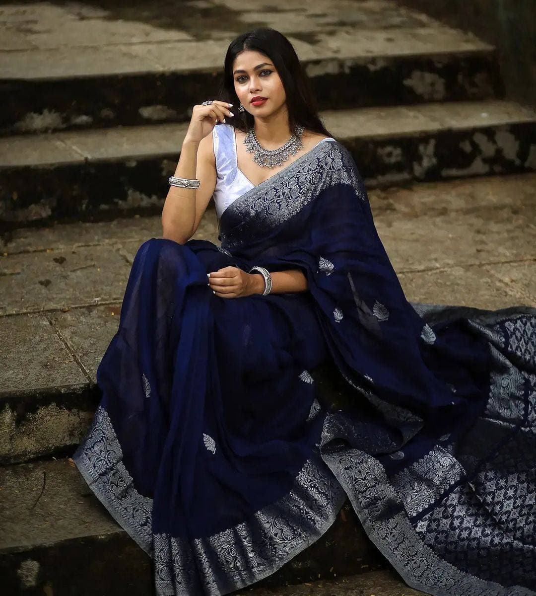 EXQUISITE TRADITIONAL SAREE: TIMELESS ELEGANCE FOR EVERY OCCASION