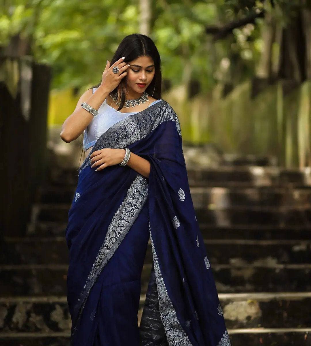 EXQUISITE TRADITIONAL SAREE: TIMELESS ELEGANCE FOR EVERY OCCASION